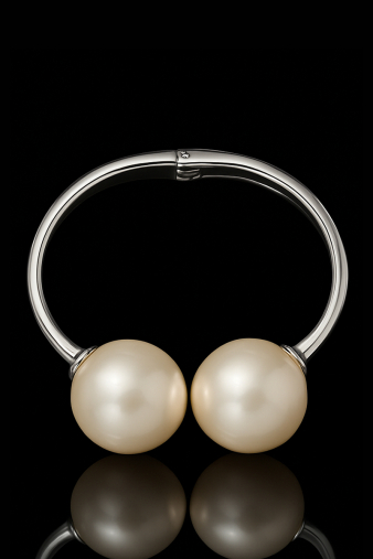 Γυναικείο μεταλλικό βραχιόλι Twin Pearl Bracelet με δύο πέρλες στις άκρες και minimal σχεδιασμό